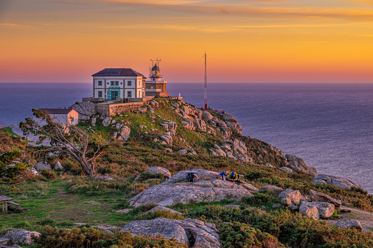 An astonishing view of the ocean with a house