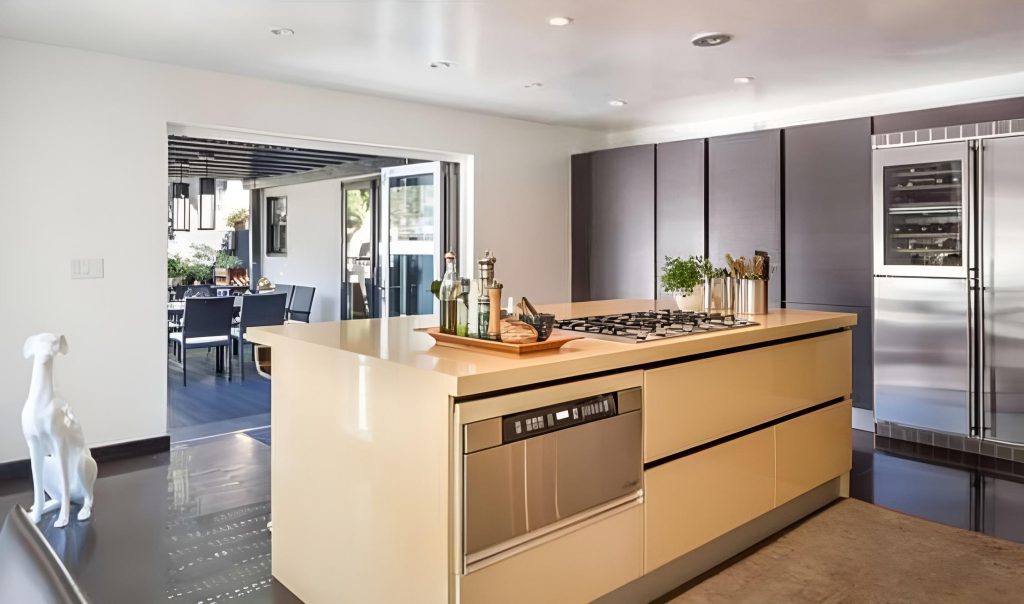 Kitchen Facility in a Rehab Center in Beverly Hills